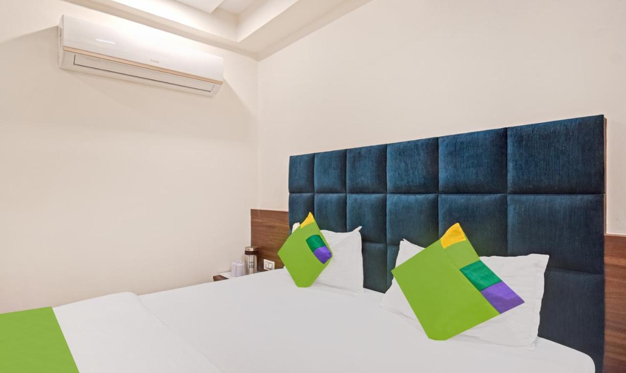 Hotel Luxura, Ahmedabad Exterior foto