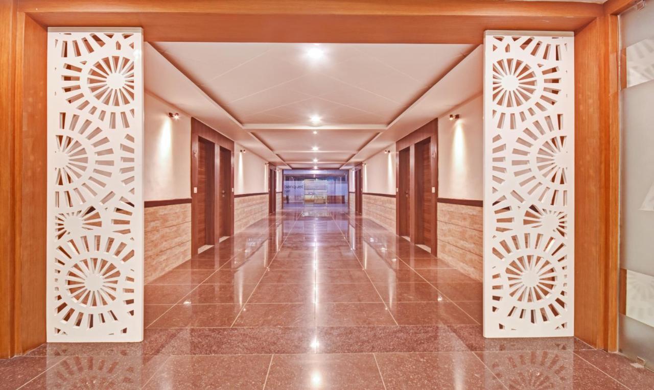 Hotel Luxura, Ahmedabad Exterior foto